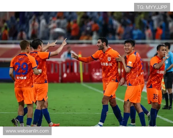 山东泰山与北京国安激战正酣 双方争夺中超榜首位置精彩对决 山东泰山与北京国安激战正酣 双方争夺中超榜首位置精彩对决