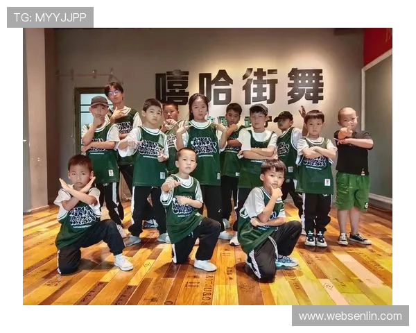 武汉街舞队在全国街舞比赛中荣获第4名展现实力与风采 武汉街舞队在全国街舞比赛中荣获第4名展现实力与风采